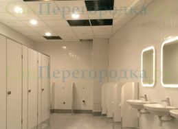 Туалеты на главном входе ИКЕА Дыбенко